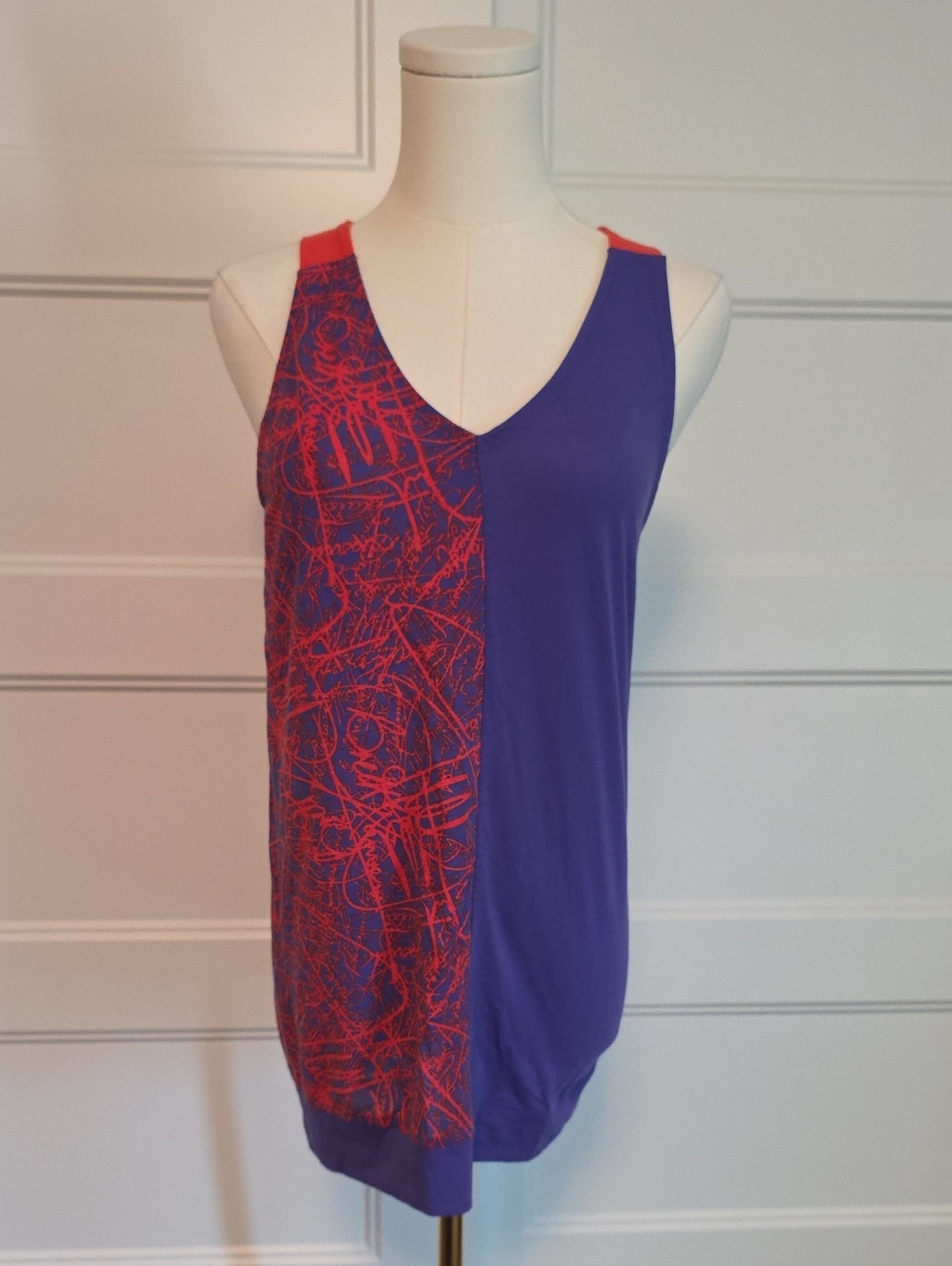 Zumba Fitness Purple & Red V-Neck Sleeveless Tank